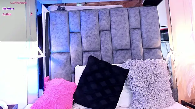 SofiRuiz  online show from December 14, 3:46 am