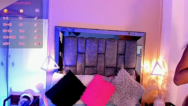 SofiRuiz  online show from December 18, 3:11 am