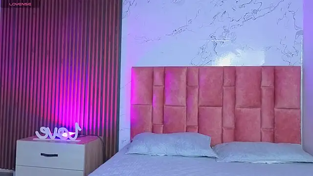 Snapshot of danna_peters chatting on November 4, 7:39 pm danna peters online show from November 4, 7:39 pm