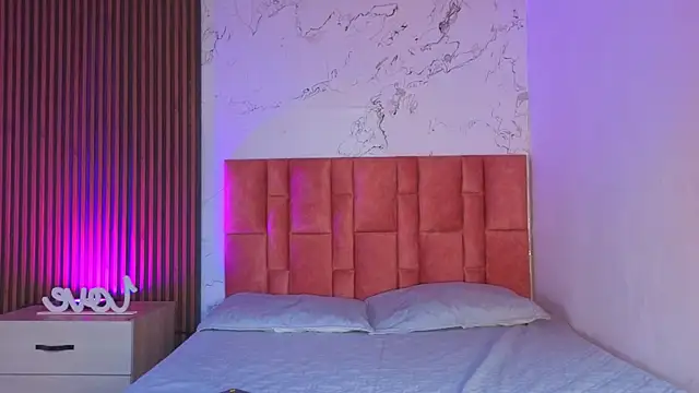 Snapshot of danna_peters chatting on October 28, 8:30 pm danna peters online show from October 28, 8:30 pm