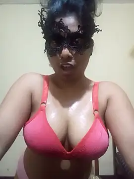 Expose Queen online show from January 18, 5:05 pm