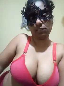 Expose Queen online show from January 10, 4:57 pm