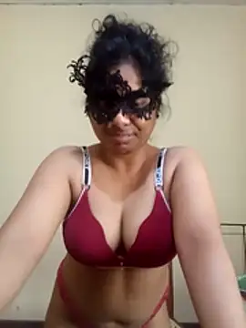 Expose Queen online show from March 19, 7:52 am