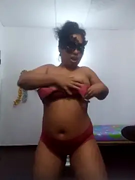 Expose Queen online show from May 13, 4:58 pm