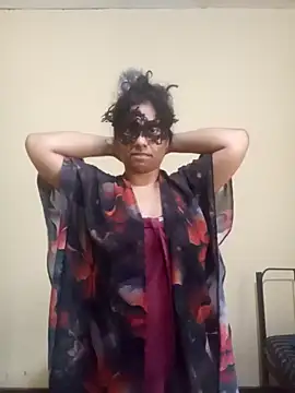 Expose Queen online show from February 20, 7:43 am