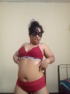 Expose Queen online show from March 22, 10:17 am