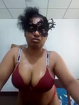 Expose Queen online show from April 10, 5:47 am