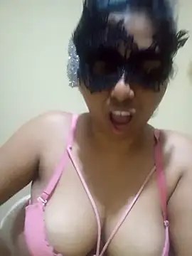 Expose Queen online show from February 4, 6:03 pm