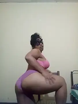 Expose Queen online show from November 20, 7:58 pm