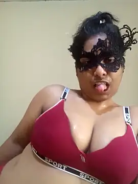 Expose Queen online show from March 28, 9:54 am