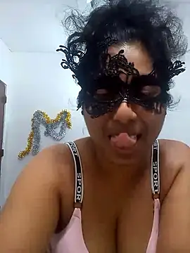 Snapshot of Expose_Queen chatting on June 6, 8:14 pm Expose Queen online show from June 6, 8:14 pm