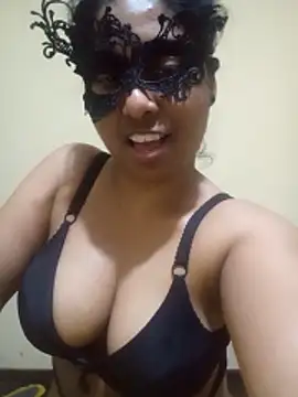 Expose Queen online show from February 27, 6:08 pm