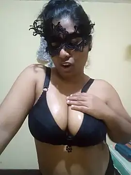 Expose Queen online show from January 9, 5:09 pm