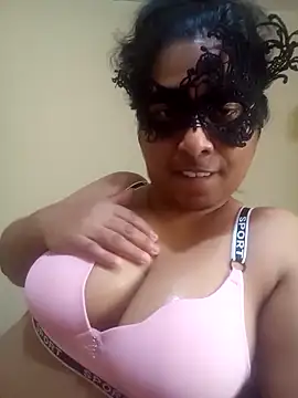 Expose Queen online show from March 27, 6:11 am