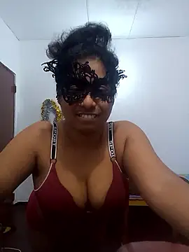 Expose Queen online show from April 14, 5:29 pm