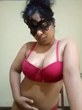 Expose Queen online show from February 25, 11:21 am