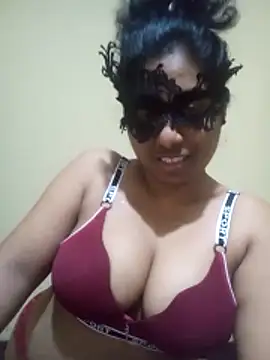 Expose Queen online show from March 6, 6:03 pm