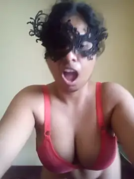 Expose Queen online show from December 17, 7:24 am