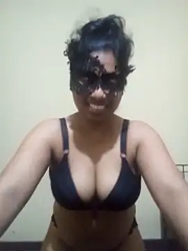 Expose Queen online show from February 23, 5:02 pm