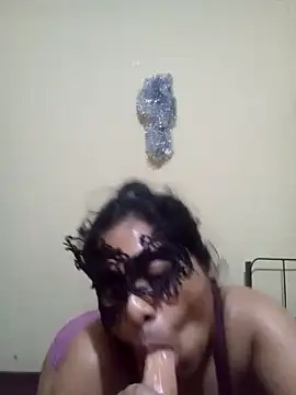 Expose Queen online show from February 28, 6:40 pm