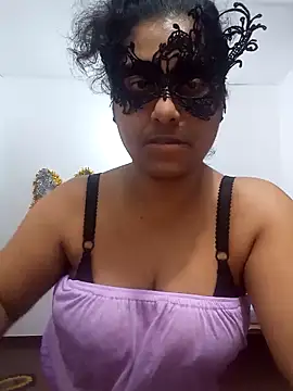 Expose Queen online show from May 19, 7:43 pm