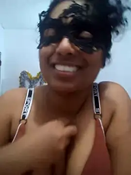 Expose Queen online show from May 24, 6:19 pm