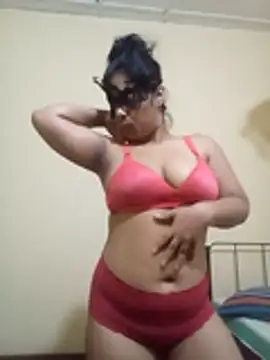 Expose Queen online show from December 3, 11:42 am