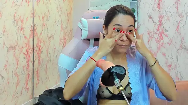 Snapshot of GabbiePrice chatting on October 16, 4:15 pm GabbiePrice online show from October 16, 4:15 pm