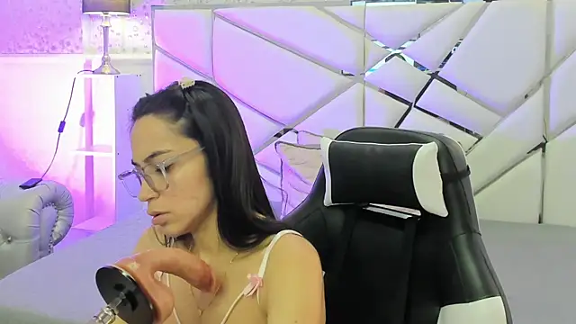 Snapshot of GabbiePrice chatting on June 15, 3:12 pm GabbiePrice online show from June 15, 3:12 pm