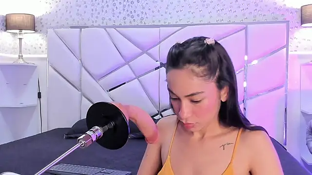 GabbiePrice online show from April 2, 12:45 pm