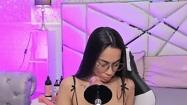 Snapshot of GabbiePrice chatting on June 14, 12:29 am GabbiePrice online show from June 14, 12:29 am