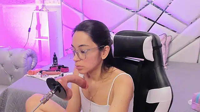 Snapshot of GabbiePrice chatting on June 16, 11:32 am GabbiePrice online show from June 16, 11:32 am