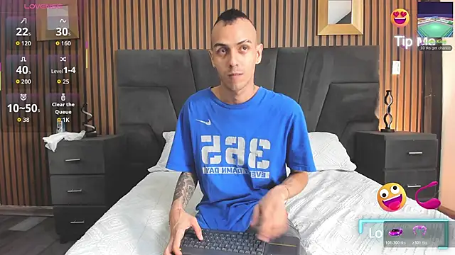 DerryAndIzzy online show from November 12, 4:16 am