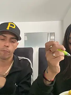 DerryAndIzzy online show from January 13, 5:50 pm