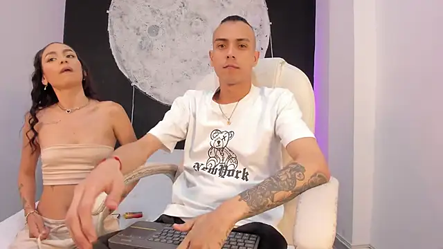 DerryAndIzzy online show from October 12, 4:14 am