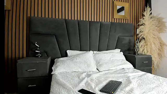 DerryAndIzzy online show from January 15, 4:05 am