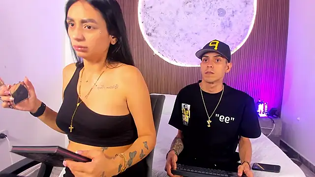 DerryAndIzzy online show from March 30, 10:44 pm