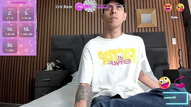 DerryAndIzzy online show from October 22, 4:12 am