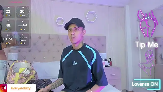 DerryAndIzzy online show from November 7, 4:50 am