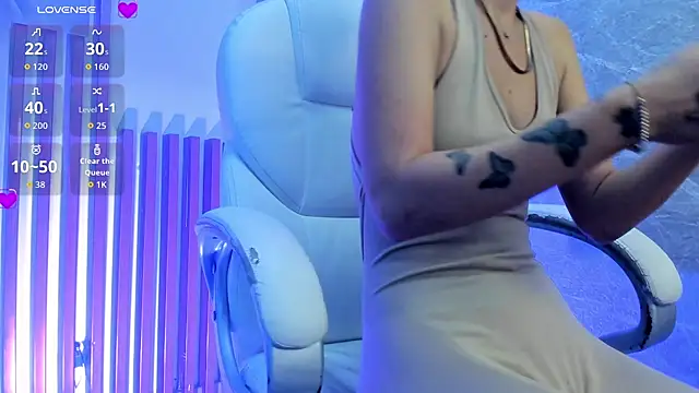 DerryAndIzzy online show from July 1, 8:47 am