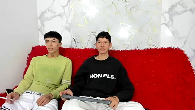 heyy noah11 online show from May 17, 1:33 pm