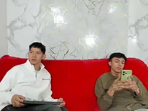 Snapshot of heyy_noah11 chatting on June 30, 1:11 pm heyy noah11 online show from June 30, 1:11 pm