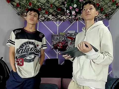 heyy noah11 online show from February 16, 1:43 pm