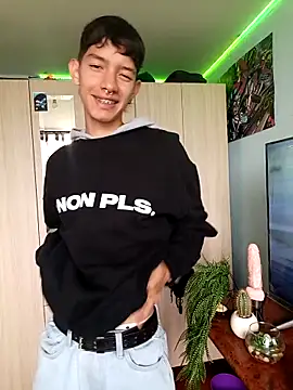 heyy noah11 online show from October 31, 7:54 pm