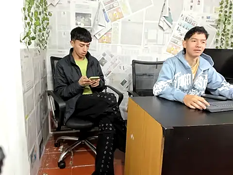 Snapshot of heyy_noah11 chatting on June 25, 1:16 pm heyy noah11 online show from June 25, 1:16 pm