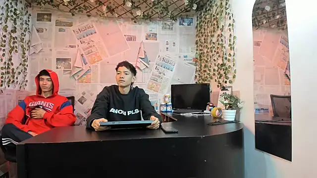 Snapshot of heyy_noah11 chatting on July 11, 1:33 pm heyy noah11 online show from July 11, 1:33 pm