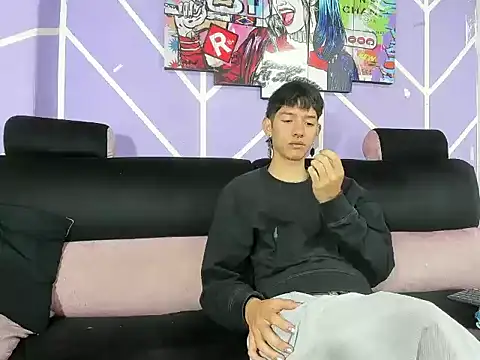 heyy noah11 online show from April 10, 1:40 pm