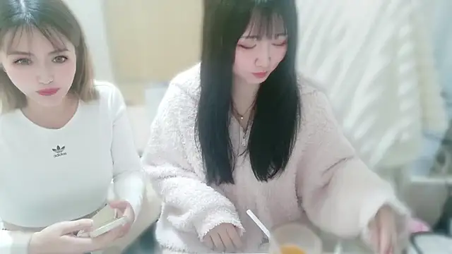 Snapshot of Hibikiii_ chatting on October 31, 6:43 am Hibikiii  online show from October 31, 6:43 am