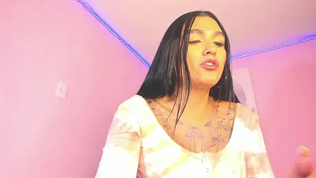 Snapshot of BiancaValentinna chatting on February 3, 8:03 pm BiancaValentinna online show from February 3, 8:03 pm