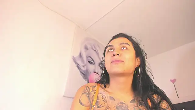 Snapshot of BiancaValentinna chatting on November 10, 5:18 pm BiancaValentinna online show from November 10, 5:18 pm